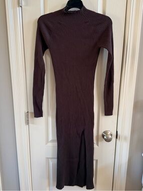 Wilfred Ribbed Long Sleeve Midi Dress in Dark Brown. Size small